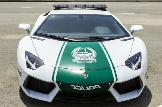 Nincs az a bűntett, amit ne csípnének nyakon egy ilyen, 600 lóerős Lamborghini rendőrautóval.