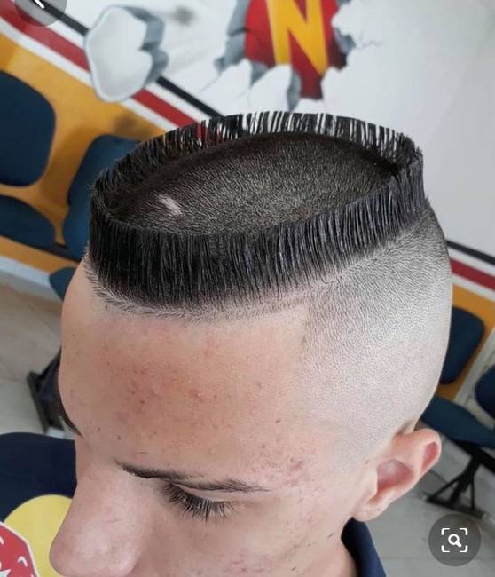 Kínai nagy fal stílusú frizura.