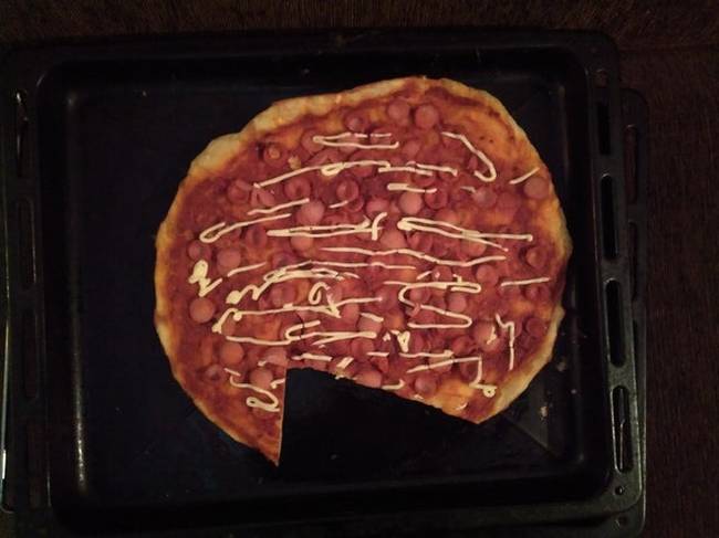 „Apám így vág szeletet a pizzából."