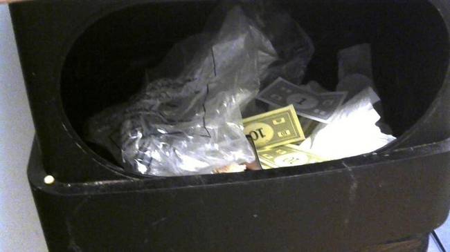 „A testvérem túl lusta volt elpakolni a Monopoly bankjegyeket, ezért inkább csak kidobta őket a kukába."