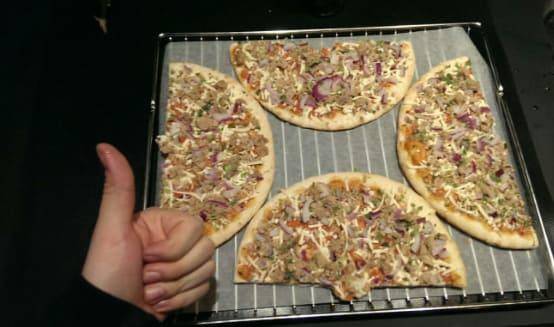 Ha két pizzát kell sütnünk és nem férnek el egymás mellett.