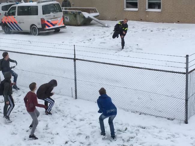 Úgy tűnik, hogy valakinek erősítést kell kérnie.