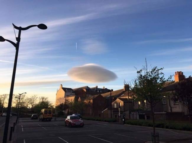 UFO-formájú felhő.