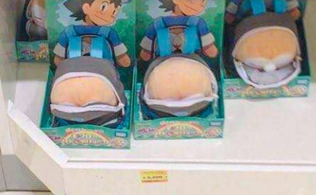 Neem, ez nem a segge, ezek Pokémonok a táskákban.