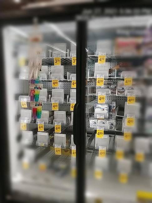 Az emberek minden klímát, ventilátort és egyéb hűtésre alkalmas tárgyat megvettek a boltokban a hőhullám alatt.