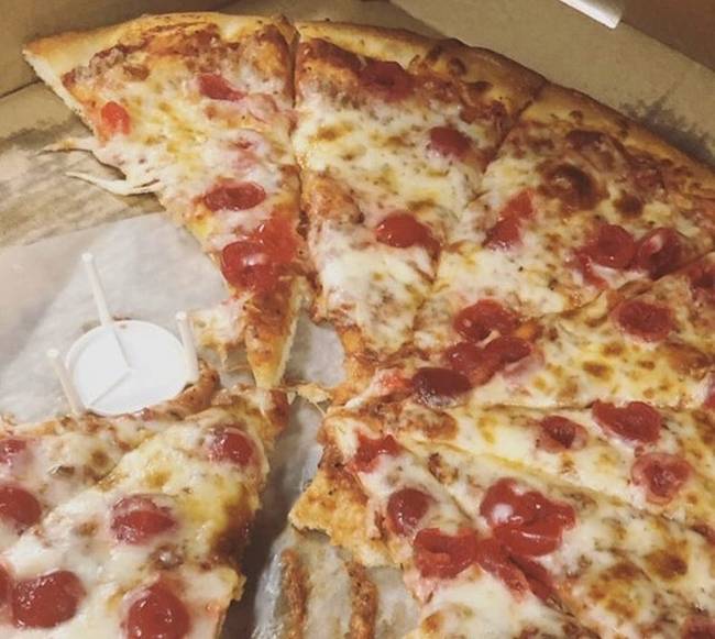 „Az irodámban valaki pizzát rendelt, de koktélparadicsom helyett koktélcseresznyét kapott rá."