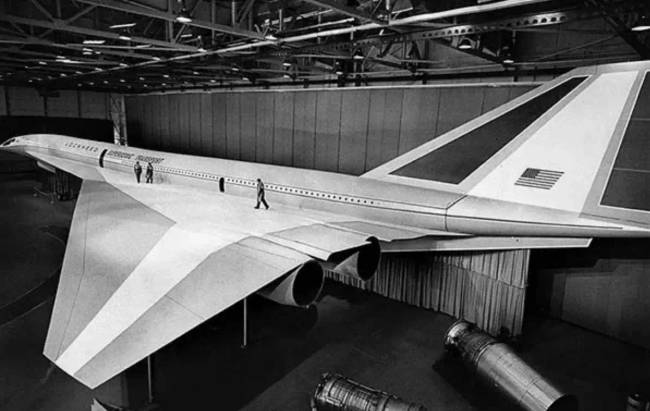 Miért van púp a Boeing 747-es repülőgépen? Hogyan jelent meg és mi a funkciója?