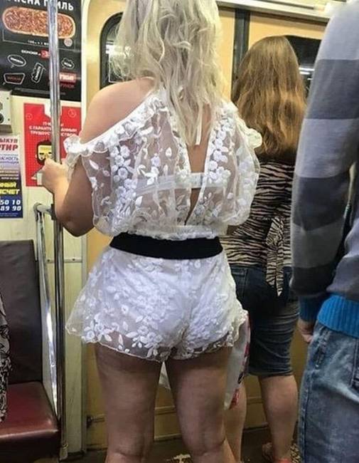 20 abszurd utcai viselet, ami láttán nem tudjuk, hogy sírjunk vagy nevessünk