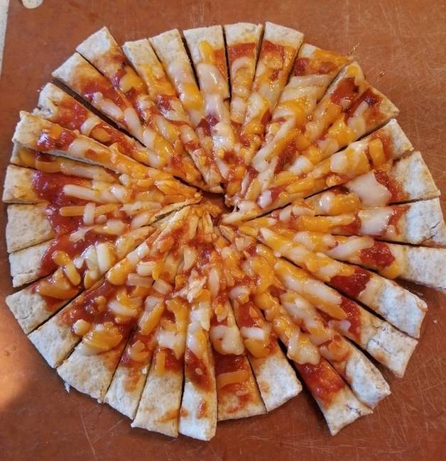 „Megkértem apámat, hogy rendeljen nekünk egy 32 szeletes pizzát, mert nagyon éhesek vagyunk a barátaimmal. Ezt kaptuk tőle...”