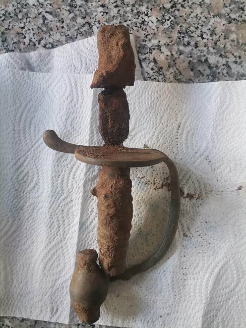 „Azt hiszem, hogy ma találtam egy karddarabot.''