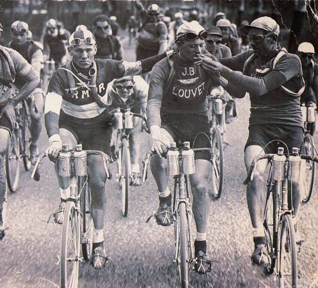 Cigiszünet az 1920-as Tour de France kerékpárversenyen.