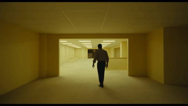 A „Backrooms – Hátsó szobák” horror 85%-os Rotten Tomatoes eredménnyel debütál