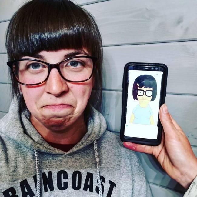 „Az unokatestvérem vízszerelő, ennek ellenére hagytam, hogy levágja a hajamat. Most úgy nézek ki, mint Tina a Bob burgerfalodájából."