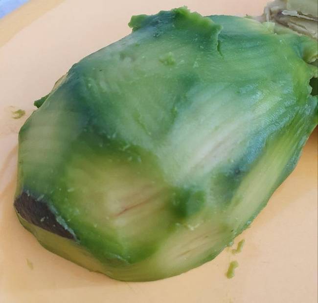 „Anyám úgy hámozza az avokádót, mintha burgonya lenne."