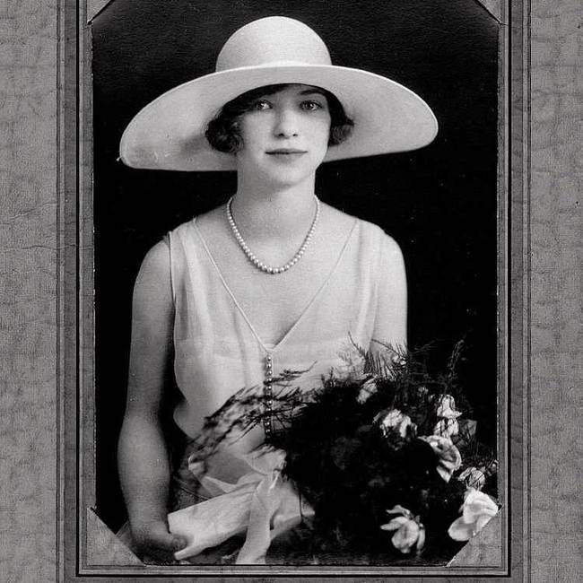 „A gyönyörű nagymamám az esküvője napján, 1927-ben."