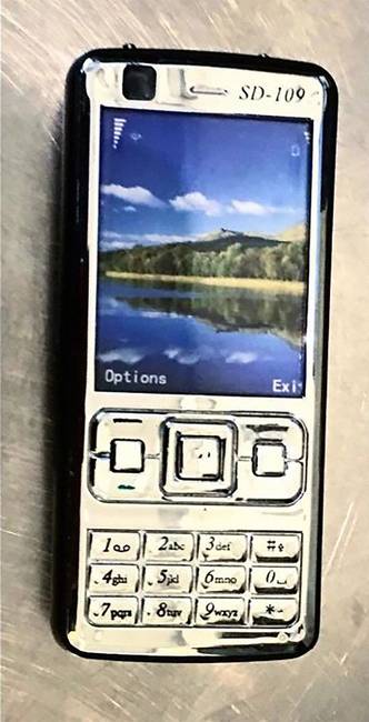 Valami nincs rendben ezzel a telefonnal, igaz? Ez azért van, mert ez nem egy telefon, hanem kábítófegyver.