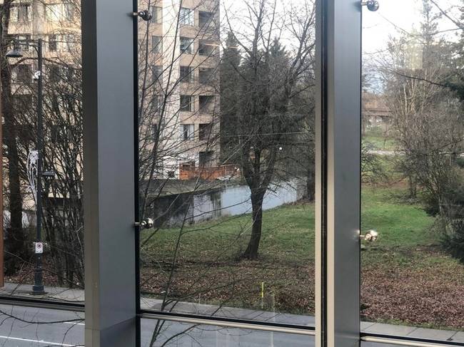 „A házunk mögött lévő koszos betonfal úgy néz ki, mint egy tó."