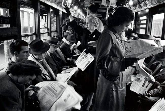 1947: az emberek már ekkor sem vettek tudomást egymásról utazás közben, csak ekkor még nem a telefonjaikat nyomkodták.