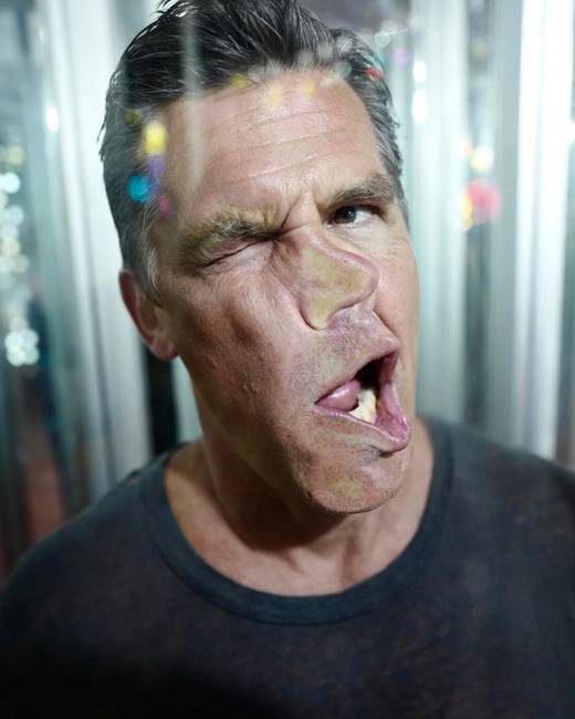 Josh Brolin és az ablaküveg esete.