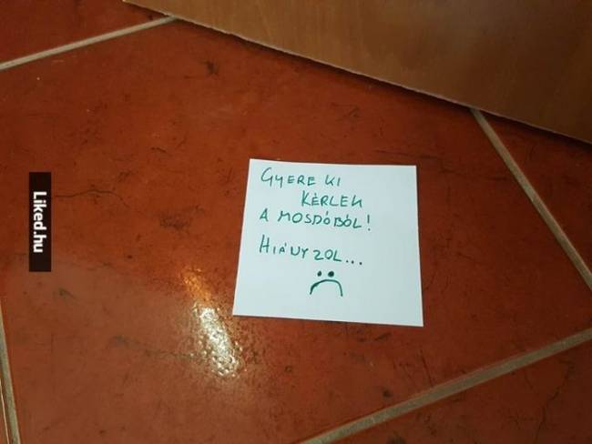 Egy perce sem bírja nélküle.