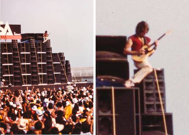 „Apám, amint egy hatalmas színpadon gitározik a Japan Jam fesztiválon, 1979-ben.”