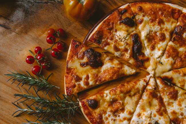 Állítsd össze álmaid pizzáját, és megmondjuk, hogy melyik melléknevek jellemeznek téged leginkább