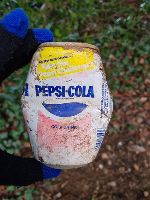 „Találtam egy régi Pepsi-s dobozt a parkban."
