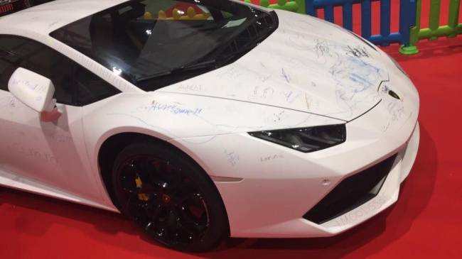 Összefirkálták a gyerekek a Lamborghinit? Sebaj, majd veszünk másikat!