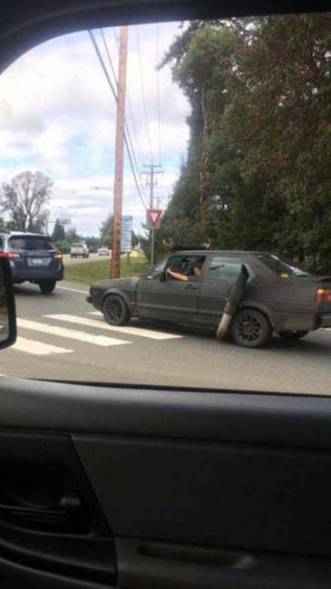 Itt kezdődik egy kipufogó.
