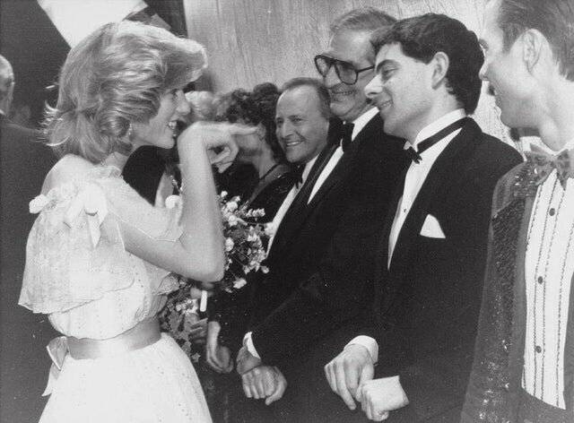 Diána walesi hercegné és a Mr. Bean-t alakító Rowan Atkinson.