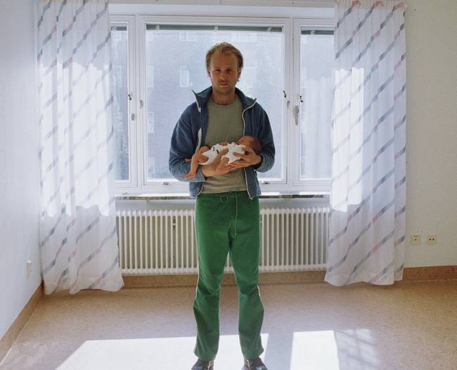 A férfiaknak is jár 3 hónap szülési szabadság.