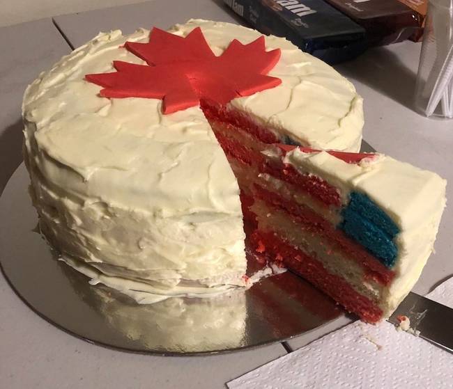 „Születésnapi torta a kanadai barátomnak."