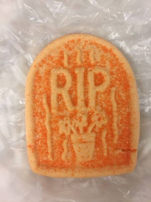 Kórházi süti, Halloweenkor. Reméljük, hogy a betegek is vették a poént.
