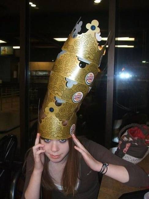 „12 évvel ezelőtt egy csomó papírkoronát tettem a fejemre a Burger Kingben, mire megkértek, hogy távozzak.''