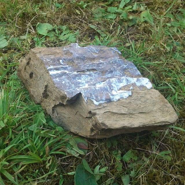 „A lányom bekente a követ a naptejjel, hogy ne égjen le a napon."