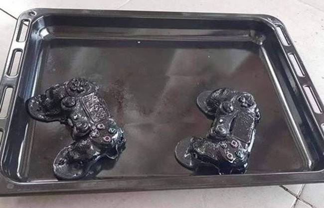 „Eldugtam a PlayStation joystickokat a sütőbe, hogy a fiam végre lefeküdjön aludni, viszont nem szóltam erről a feleségemnek, aki reggel bekapcsolta a sütőt."