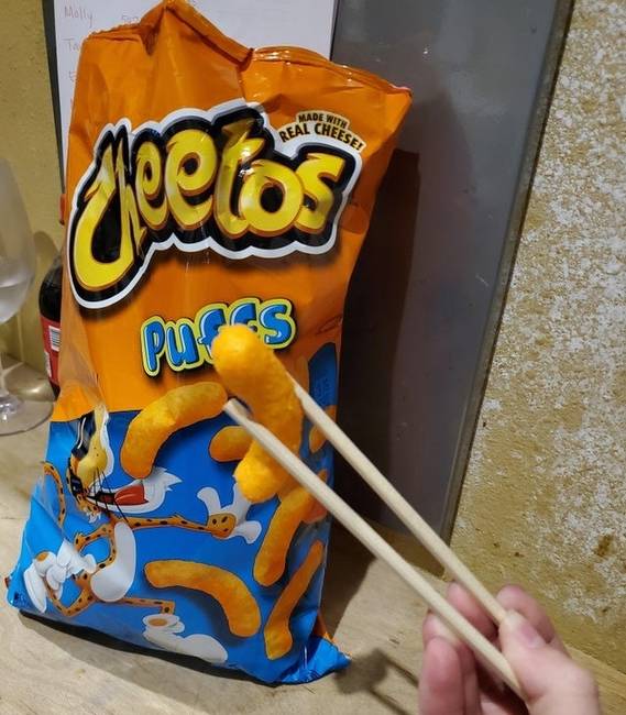 Hogyan egyél csipszet anélkül, hogy összekoszold a kezed.