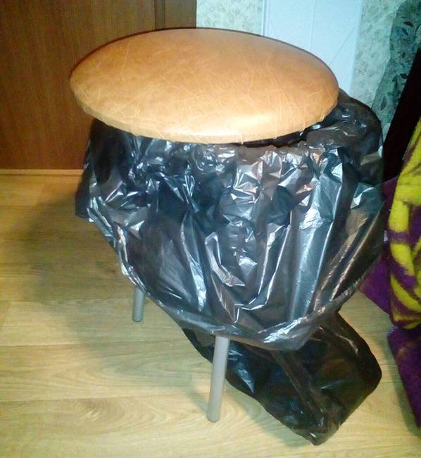 Szék, kuka, minden egyben.
