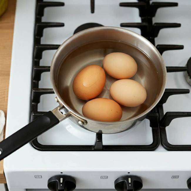 Miért sózzuk meg a vizet tojásfőzés közben?