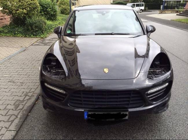Ennek a Porsche-nak a tulajdonosát ma reggel kellemetlen meglepetés érte.