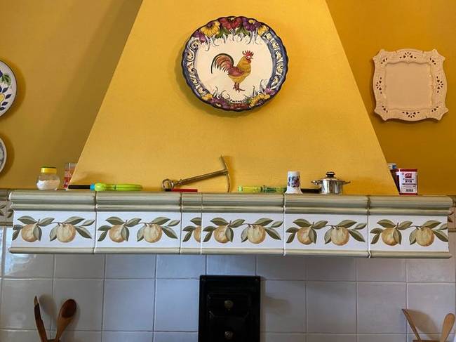 Egy kicsit elszámolta magát a burkolást végző szakember, de korrigált.