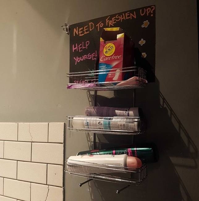 „A barátnőm fényképezte ezt egy étterem mosdójában. Azt hiszem, sok helyzetben 'életmentőek' lehetnek ezek a holmik...”