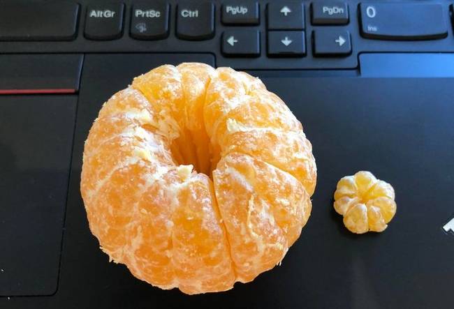 Egy nagy mandarin, amiben egy kisebb mandarin volt.