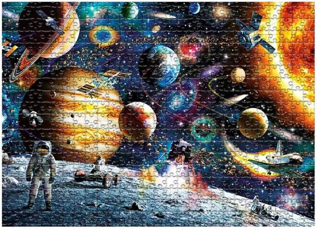 Ebben az 1000 darabos puzzle-ben a világűr a téma, sok apró részlettel.