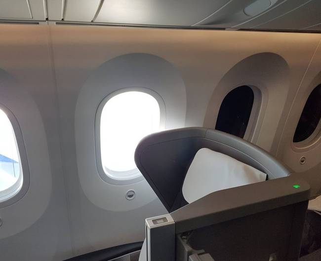 A Boeing 787 intelligens ablakai gombnyomásra sötétednek.