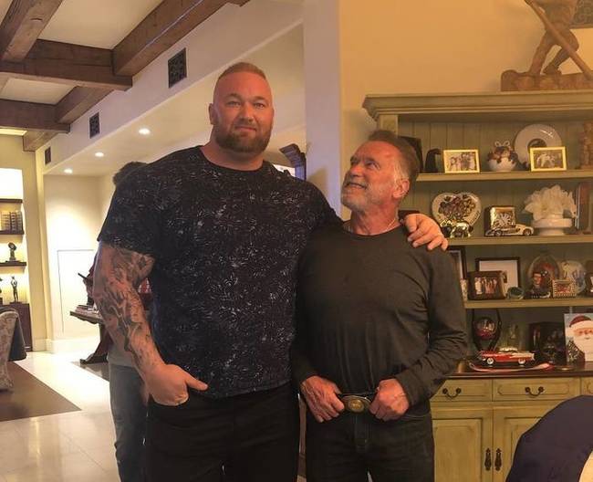 A Trónok harcából ismert Hafþór Júlíus Björnsson, Arnold Schwarzenegger mellett.