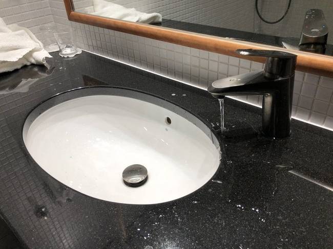 „A fürdőszobám csapja a szállodai szobámban, Helsinkiben."