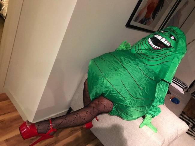 „A feleségem a legszexisebb jelmezt választotta tavaly Halloweenkor."