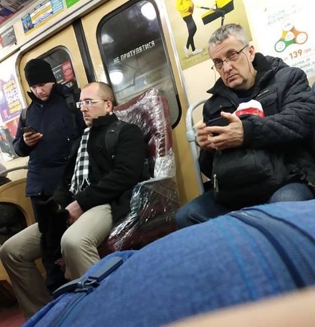 Nincs üres ülés a metrón? Hozz egyet magaddal.