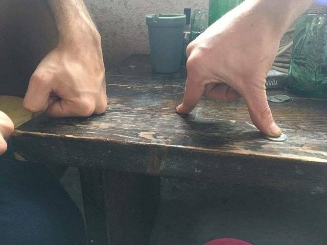Végezetül pedig: egyetlen pénzérme is elég volt a szórakozáshoz és egymás kínzásához...😏